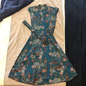 Lightweight Knee-length Sleeveless Cotton Dress